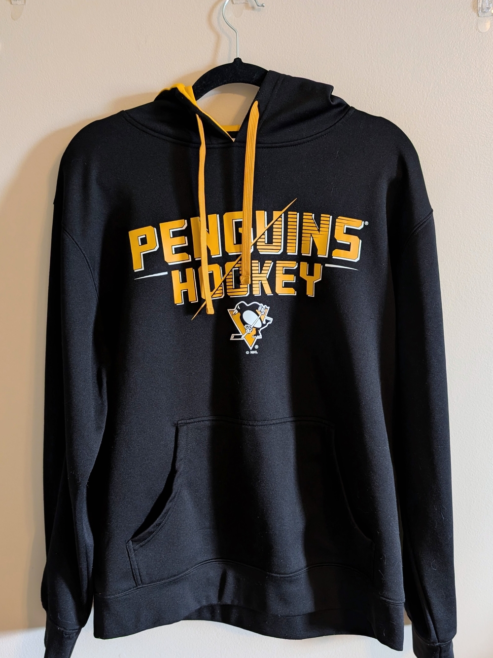 Pittsburgh Penguins Hockey Hooded Sweatshirt in Black & Gold. NHL Licensed